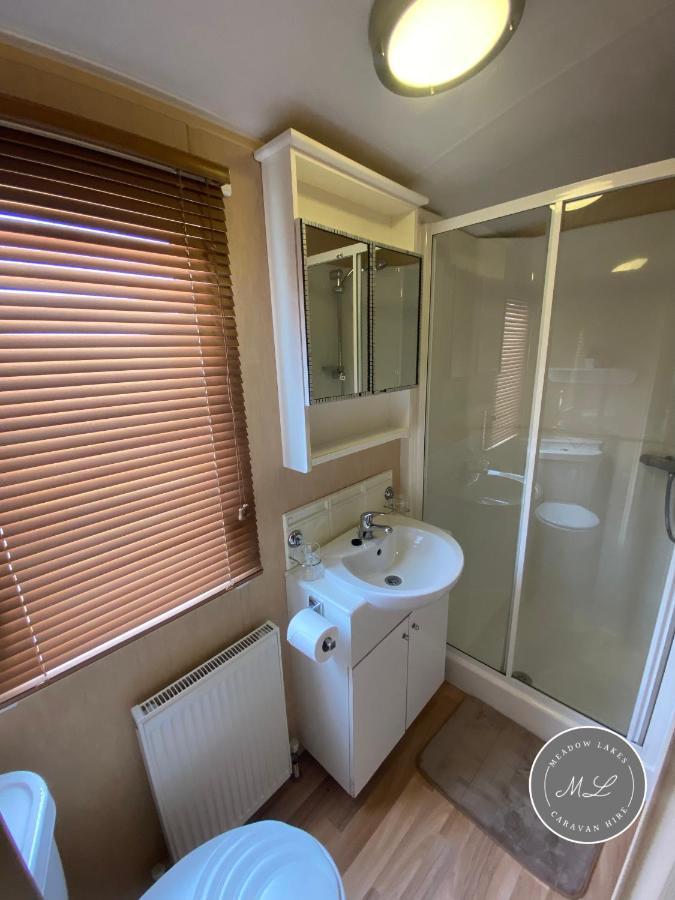 Coral Beach - Row 73 Van 2, Central Heating, Wifi, Bed Linen - Meadow Lakes Caravan & Lodge Hire 잉골드멜스 외부 사진
