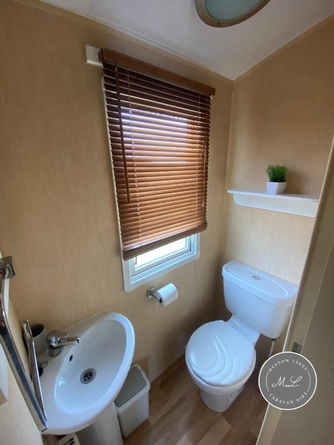 Coral Beach - Row 73 Van 2, Central Heating, Wifi, Bed Linen - Meadow Lakes Caravan & Lodge Hire 잉골드멜스 외부 사진